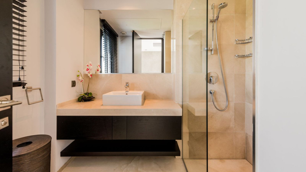 5 Bedroom Villa in Marbella - Photo 9
