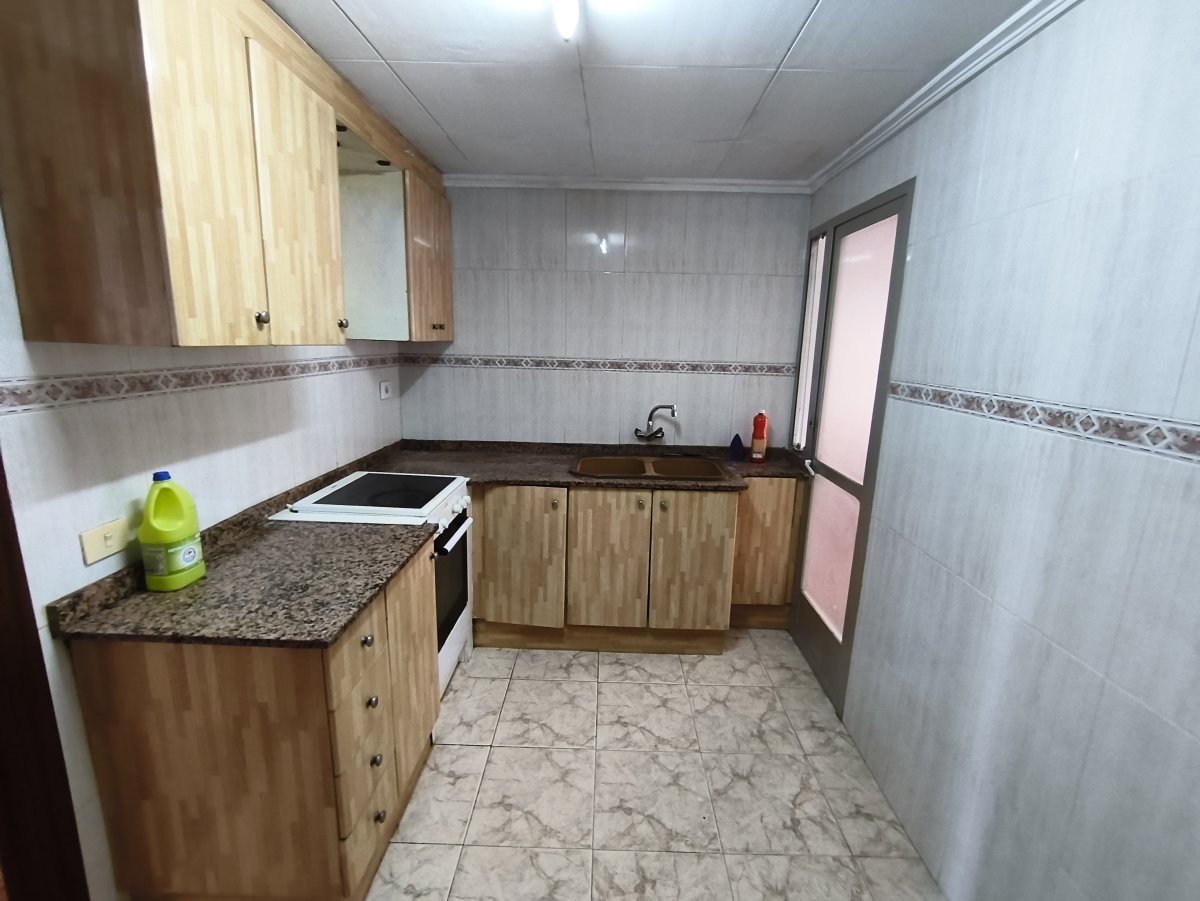 Piso de 4 dormitorios en Valencia – Foto 2