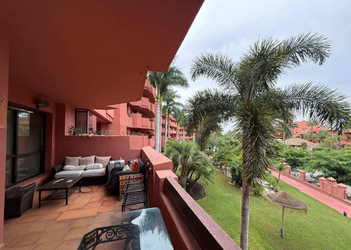 2 Bedroom Apartment in Estepona - Photo 7