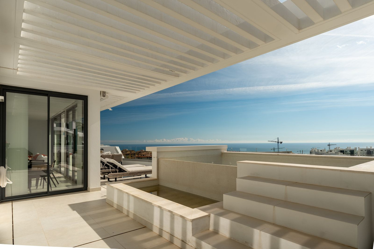 3 Bedroom Penthouse in Fuengirola - Photo 7
