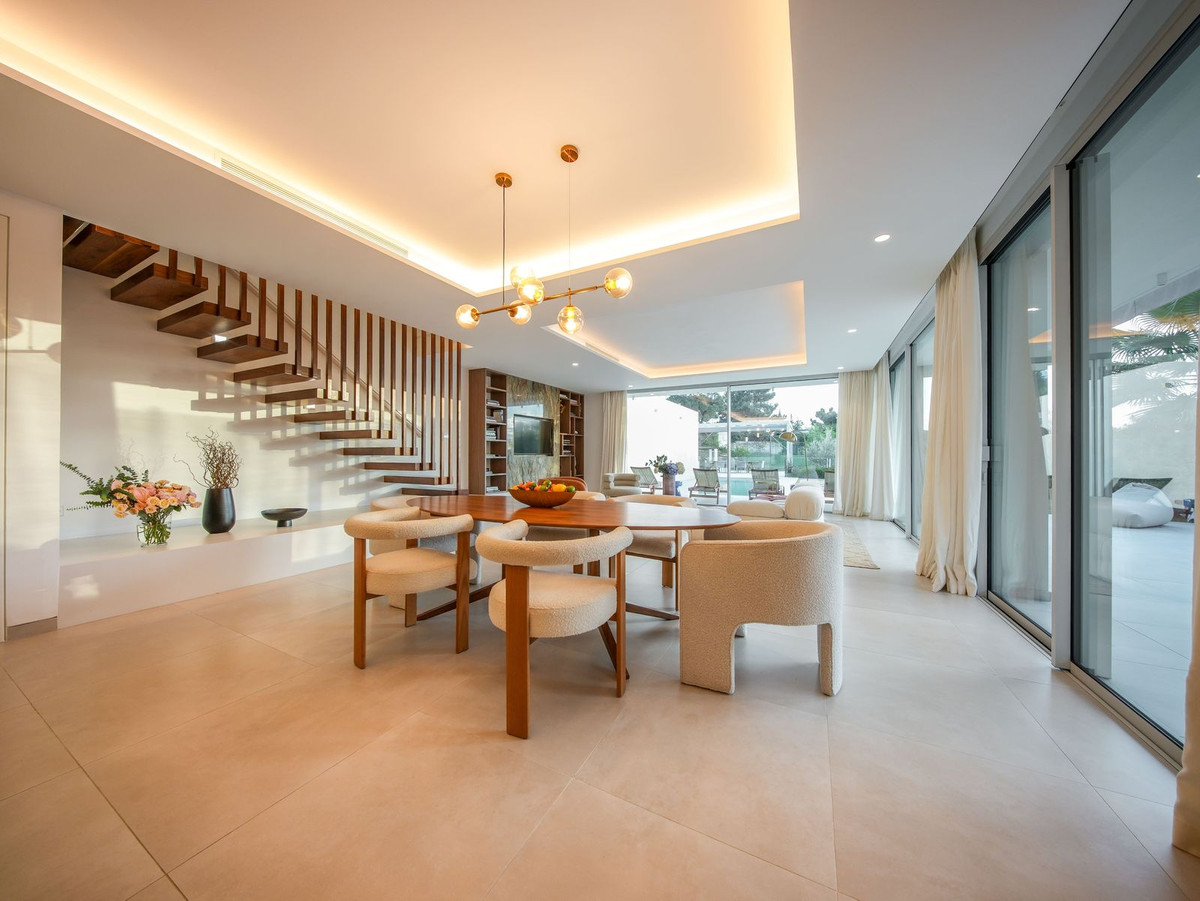 5 Bedroom Villa in Marbella - Photo 13