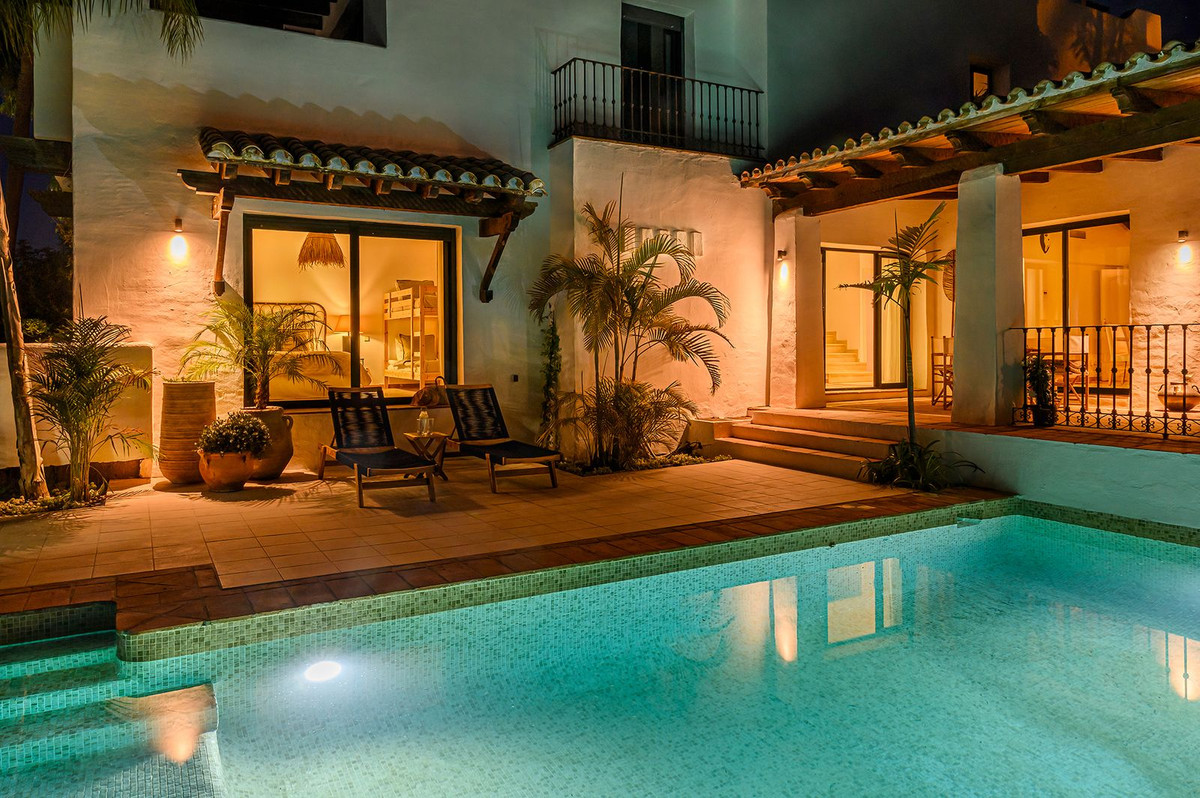4 Bedroom Villa in Estepona - Photo 47