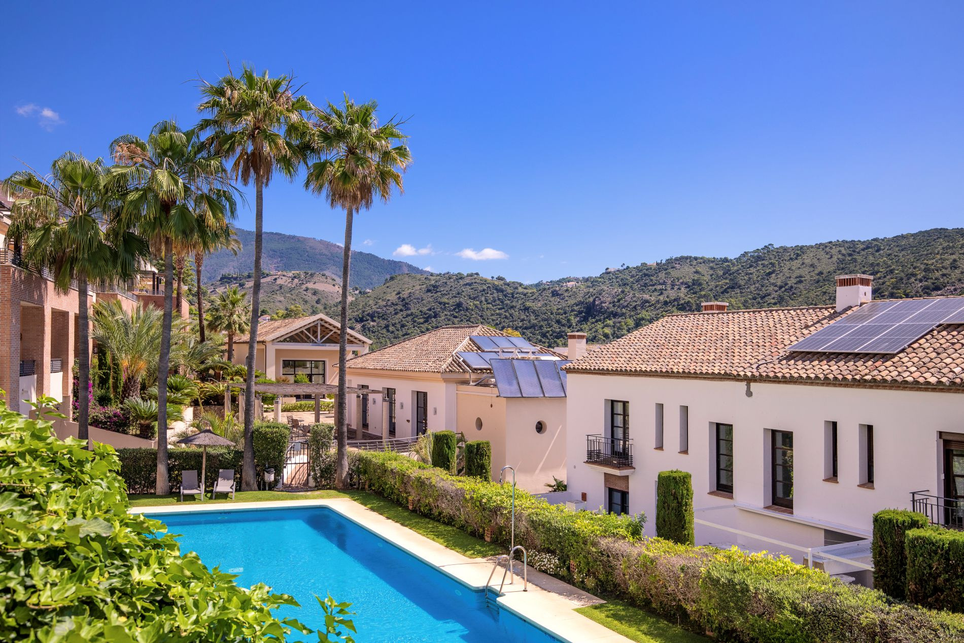 4 Bedroom Townhouse in Benahavís - Photo 30