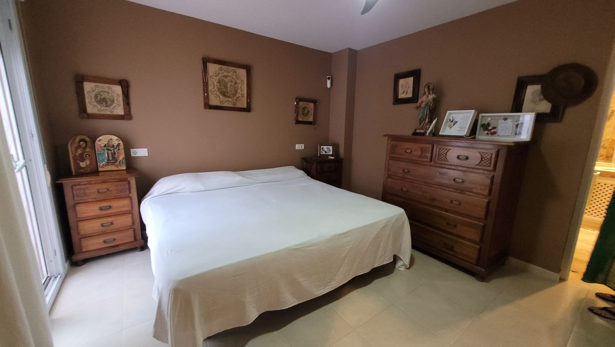 3 Bedroom Apartment in Marbella - Photo 12