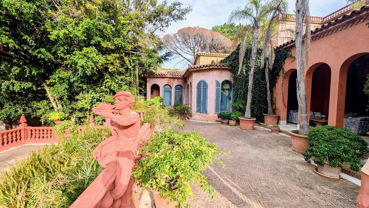 16 Bedroom Villa in Sotogrande - Photo 32