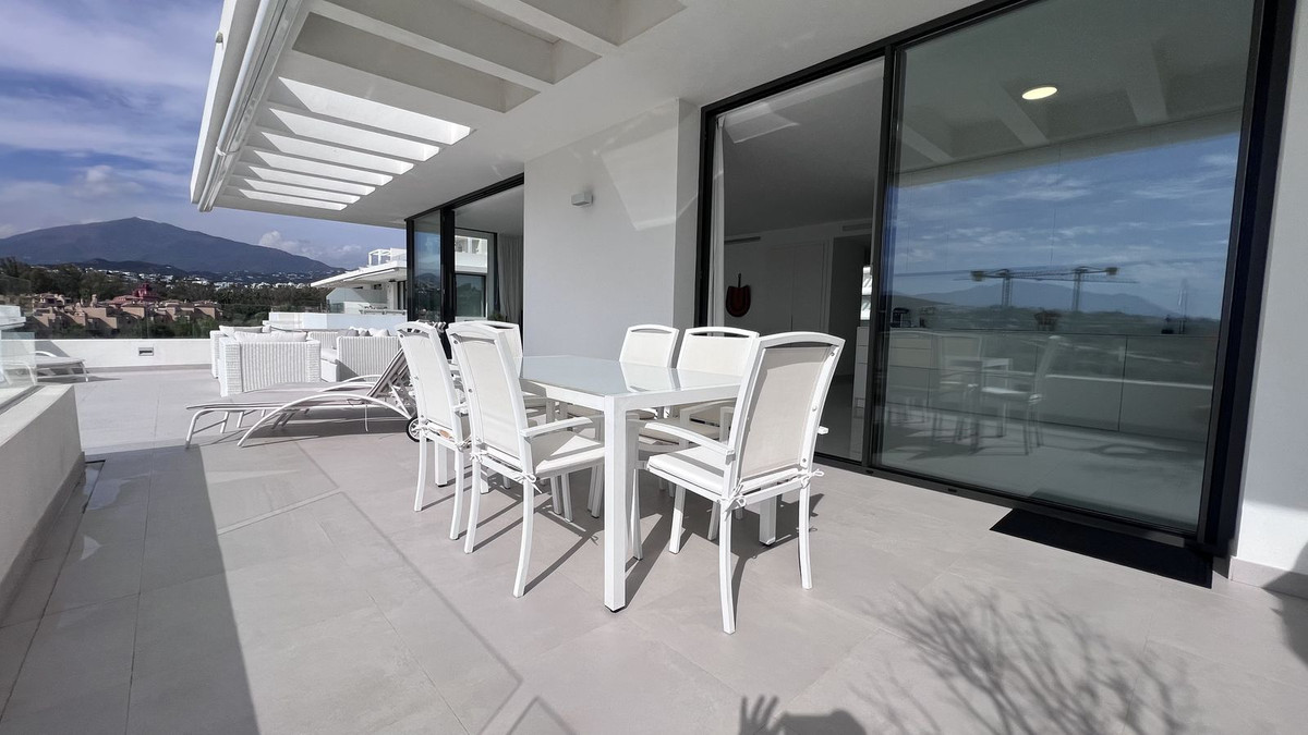 3 Bedroom Penthouse in Estepona - Photo 12