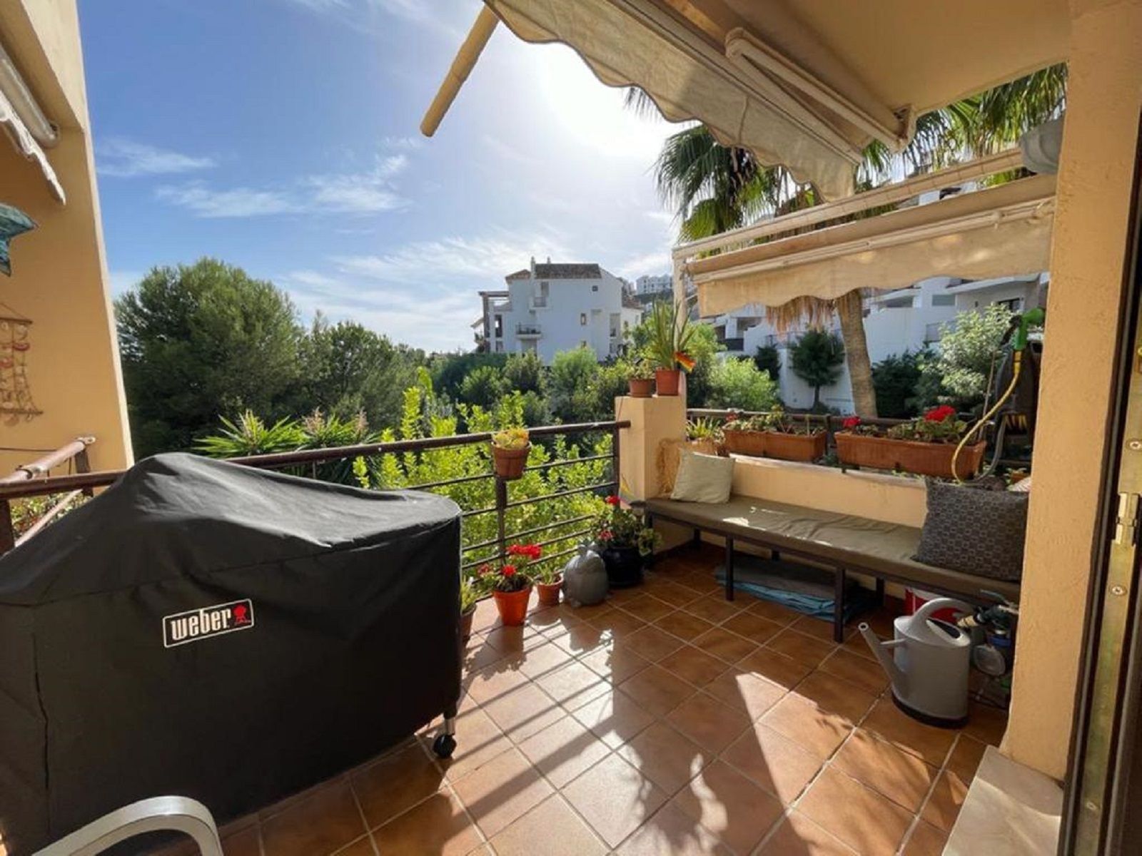 3 Bedroom Apartment in Benahavís - Photo 2