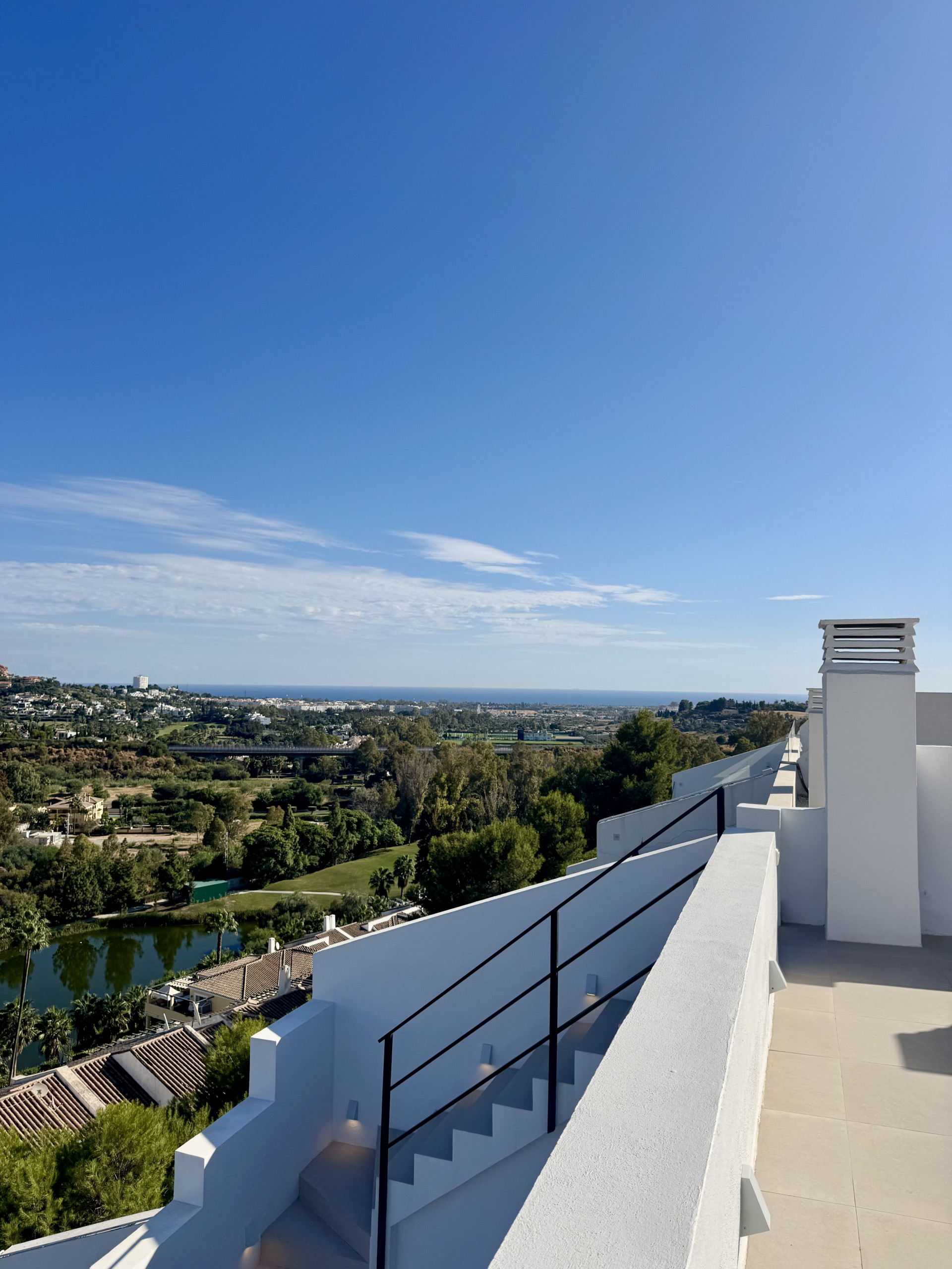3 Bedroom Penthouse in Benahavís - Photo 30