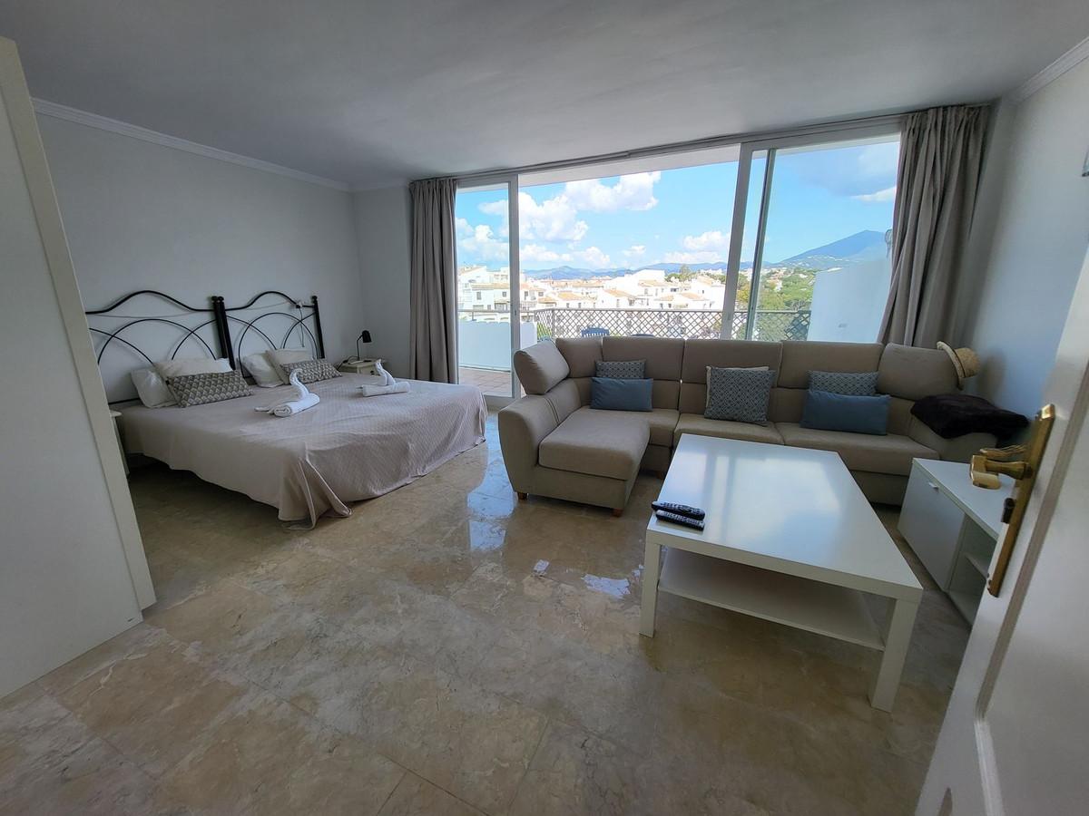 Piso de 4 dormitorios con piscina en Málaga – Foto 23