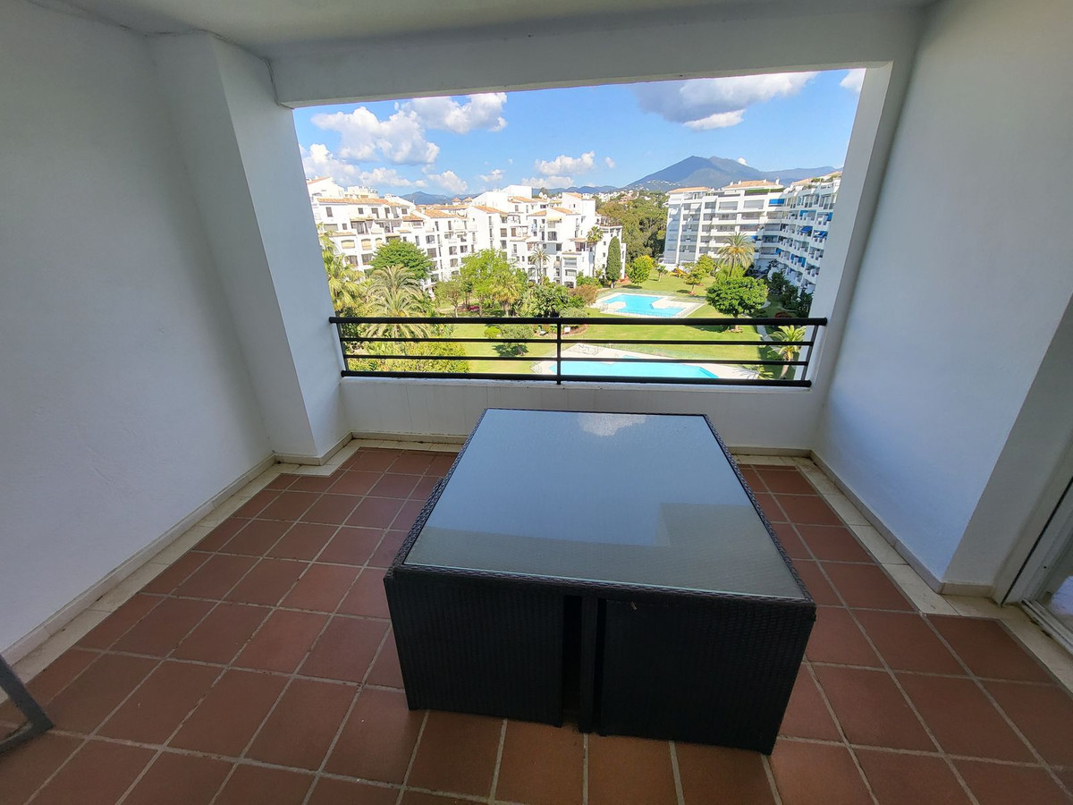 Piso de 4 dormitorios con piscina en Málaga – Foto 3