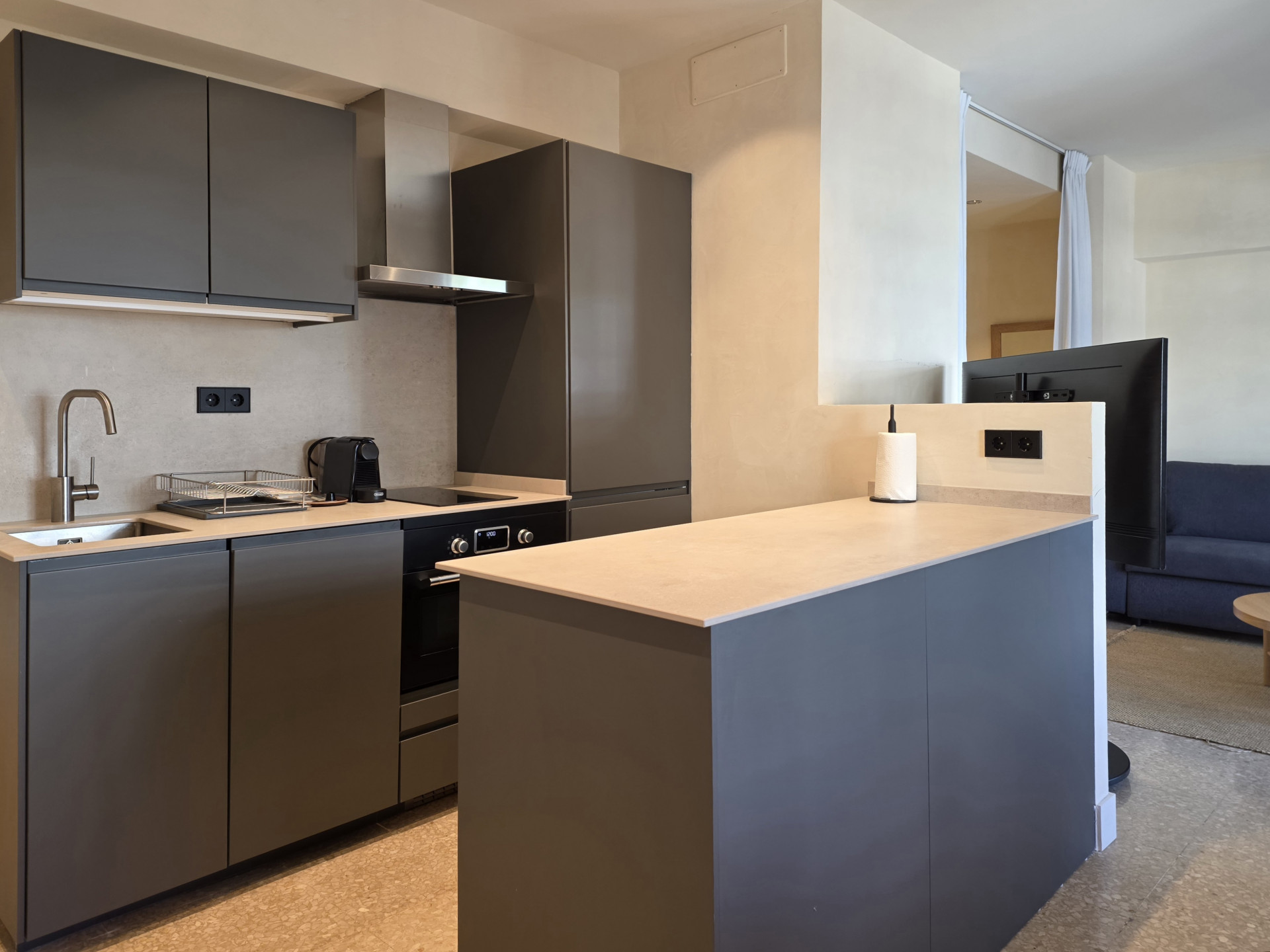 1 Bedroom Apartment in Marbella - Photo 3