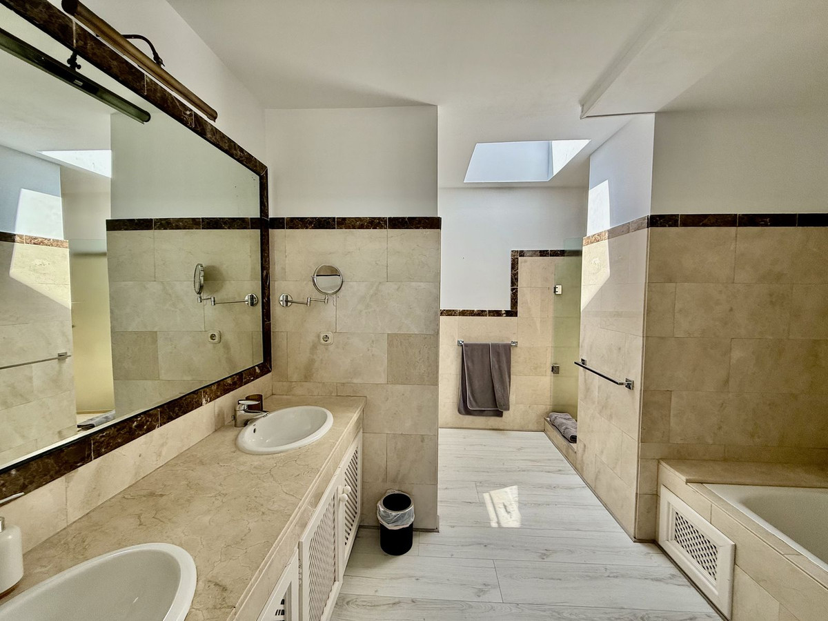 3 Bedroom Penthouse in Casares - Photo 47