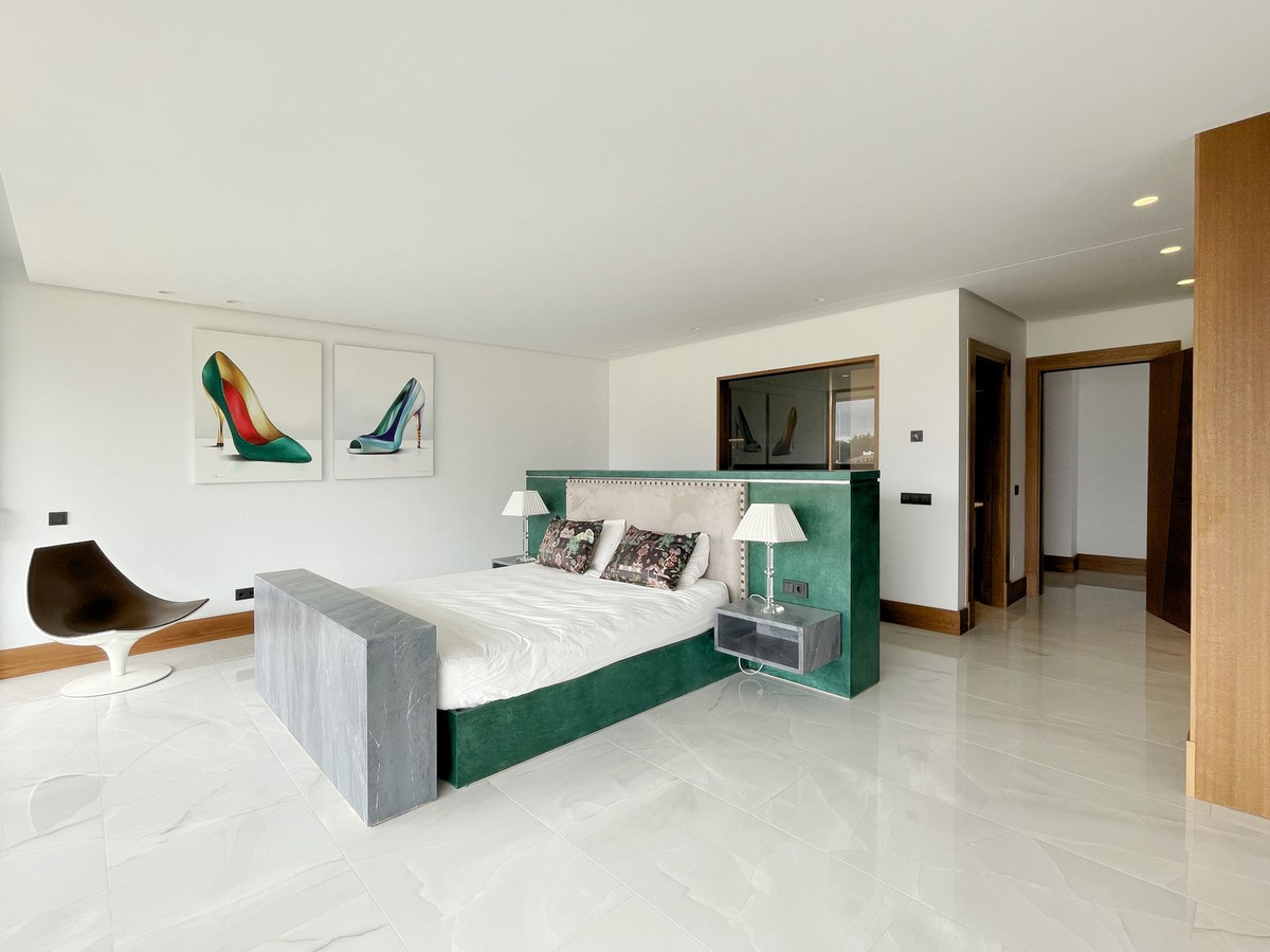 6 Bedroom Villa in San Roque - Photo 69
