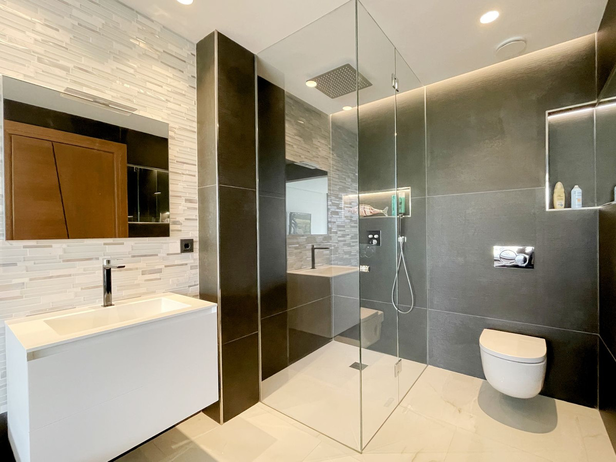 6 Bedroom Villa in San Roque - Photo 78
