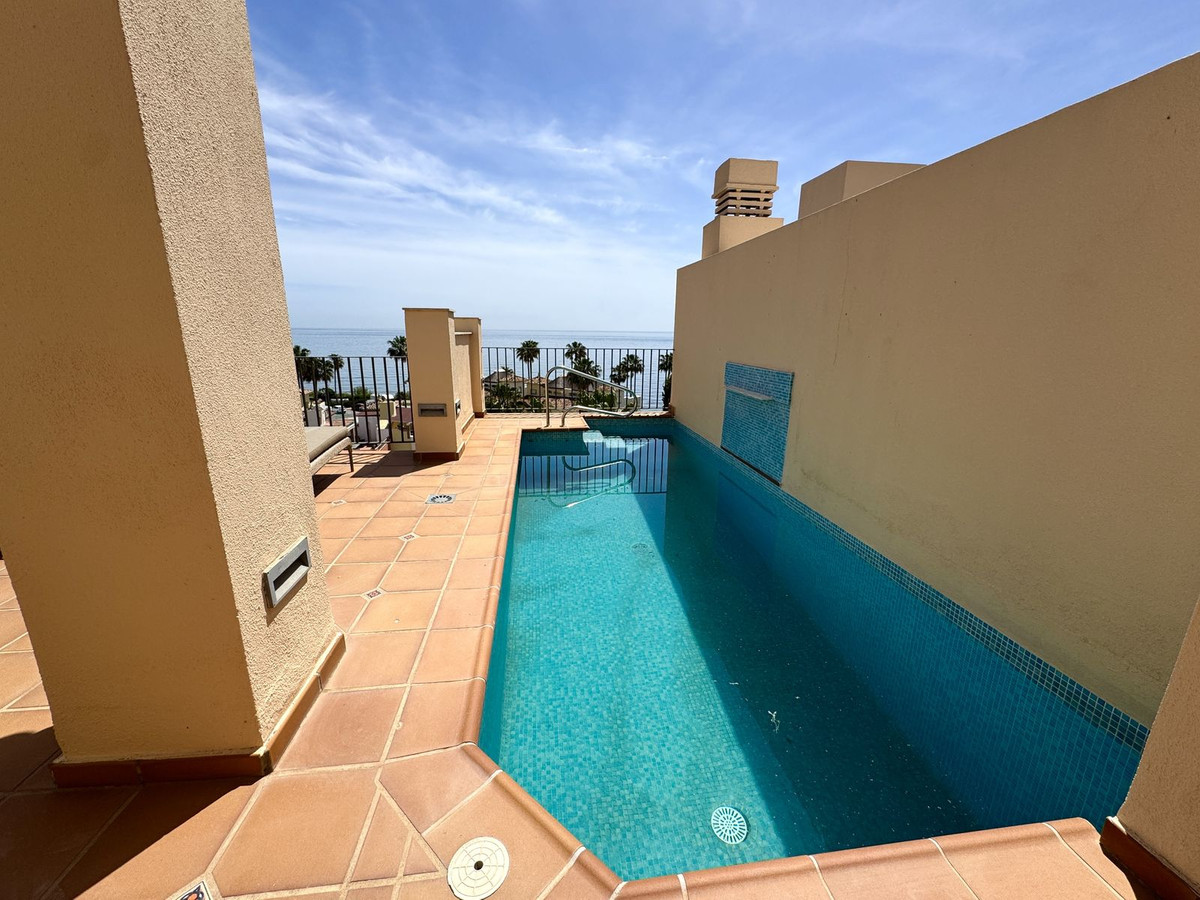 2 Bedroom Penthouse in Estepona - Photo 23