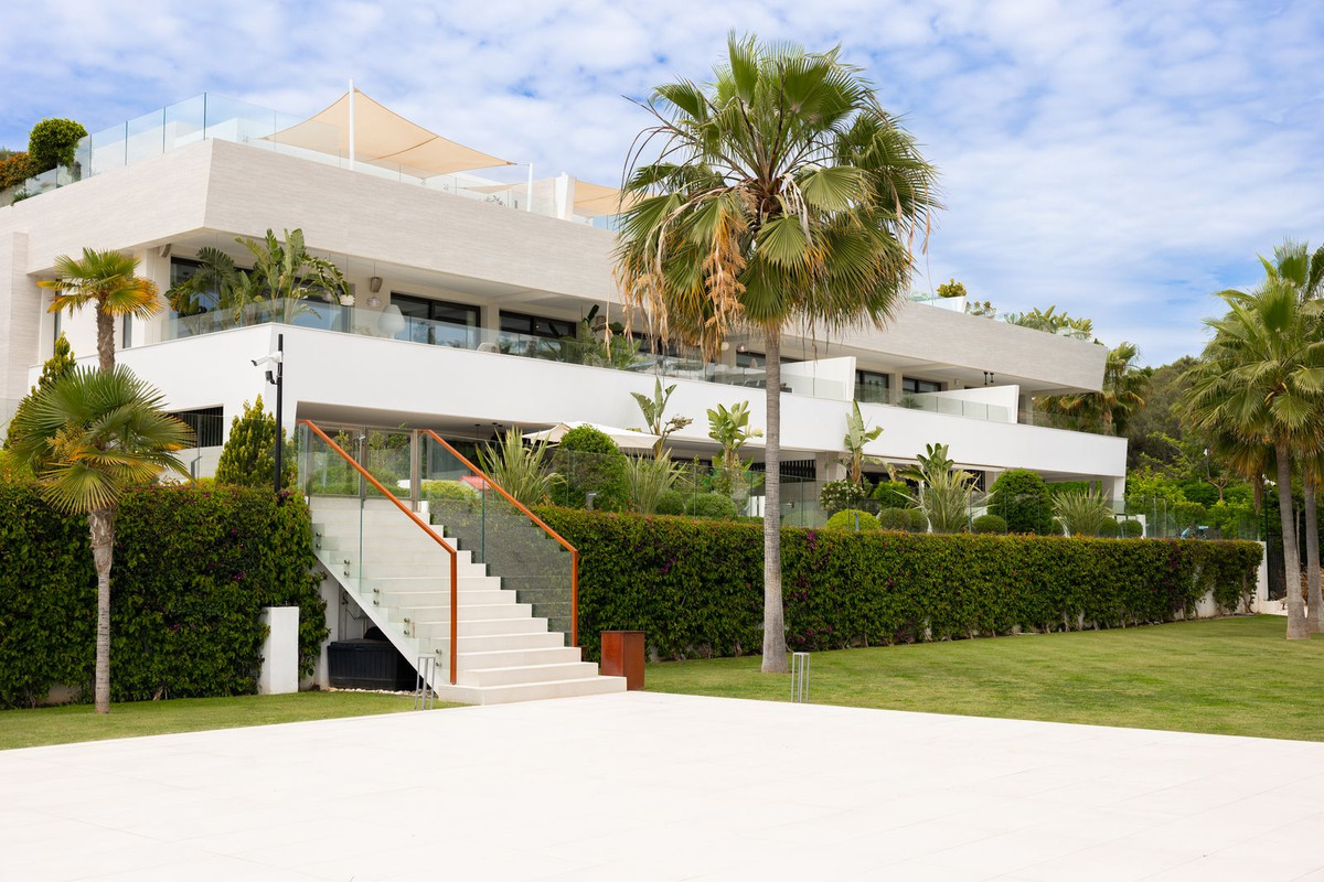 4 Bedroom Apartment in Marbella - Photo 6