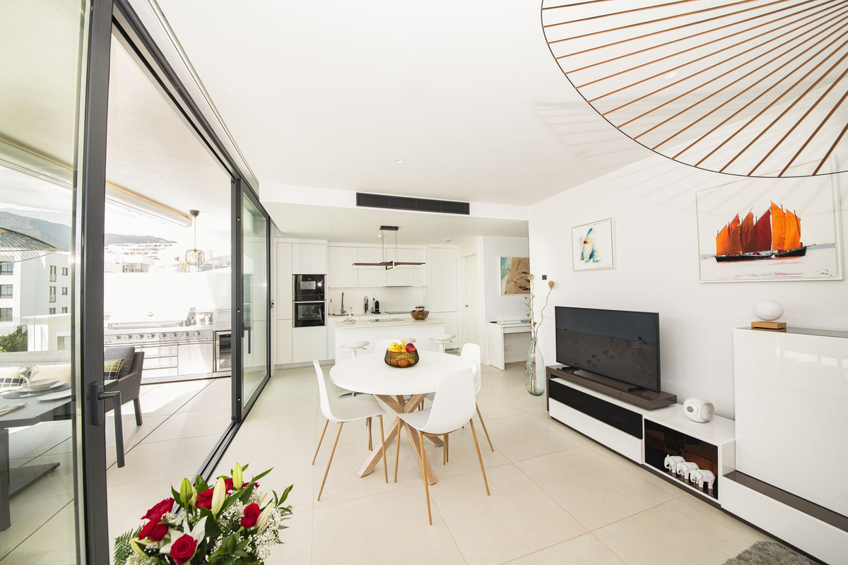 2 Bedroom Apartment in Benalmádena - Photo 24