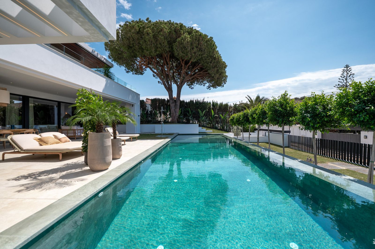6 Bedroom Villa in Marbella - Photo 19