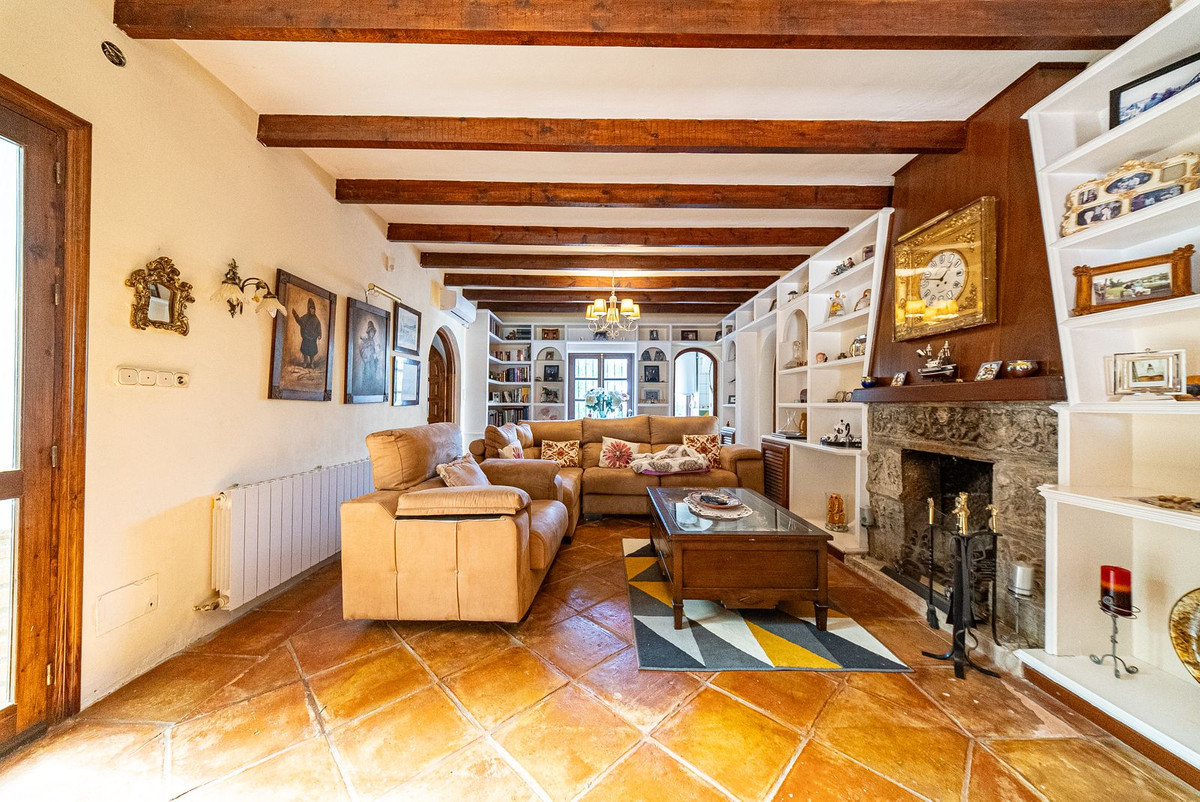 5 Bedroom Villa in Alhaurín de la Torre - Photo 22