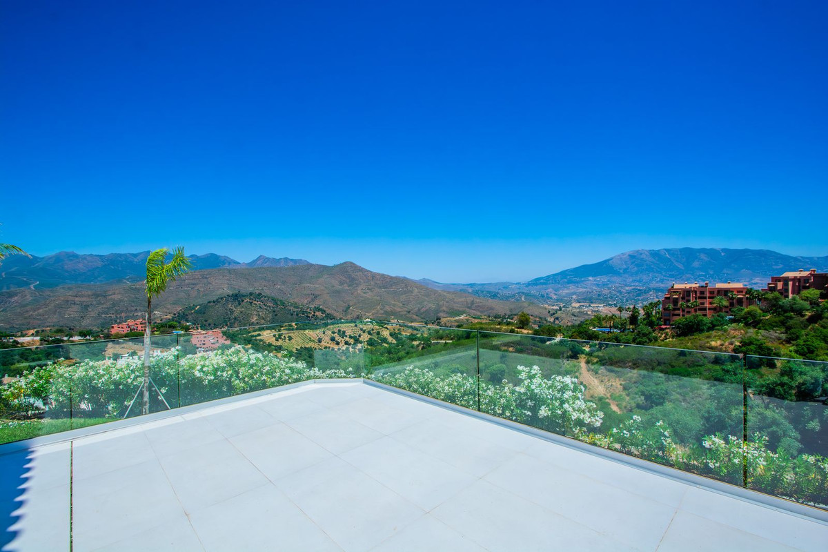 4 Bedroom Villa in Marbella - Photo 15