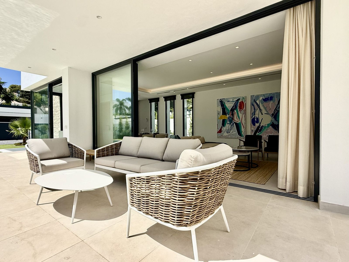 6 Bedroom Villa in Estepona - Photo 11