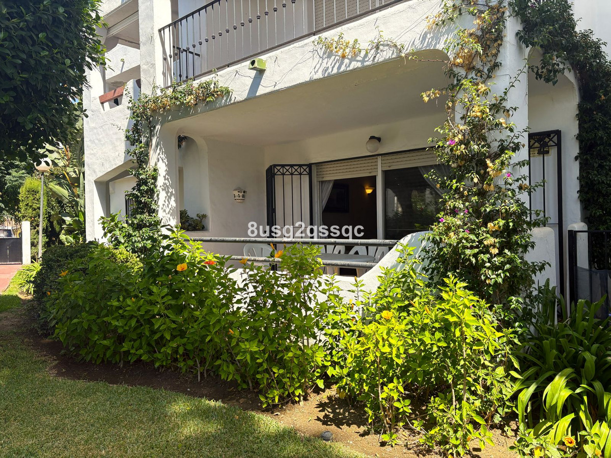 3 Bedroom Apartment in Estepona - Photo 2