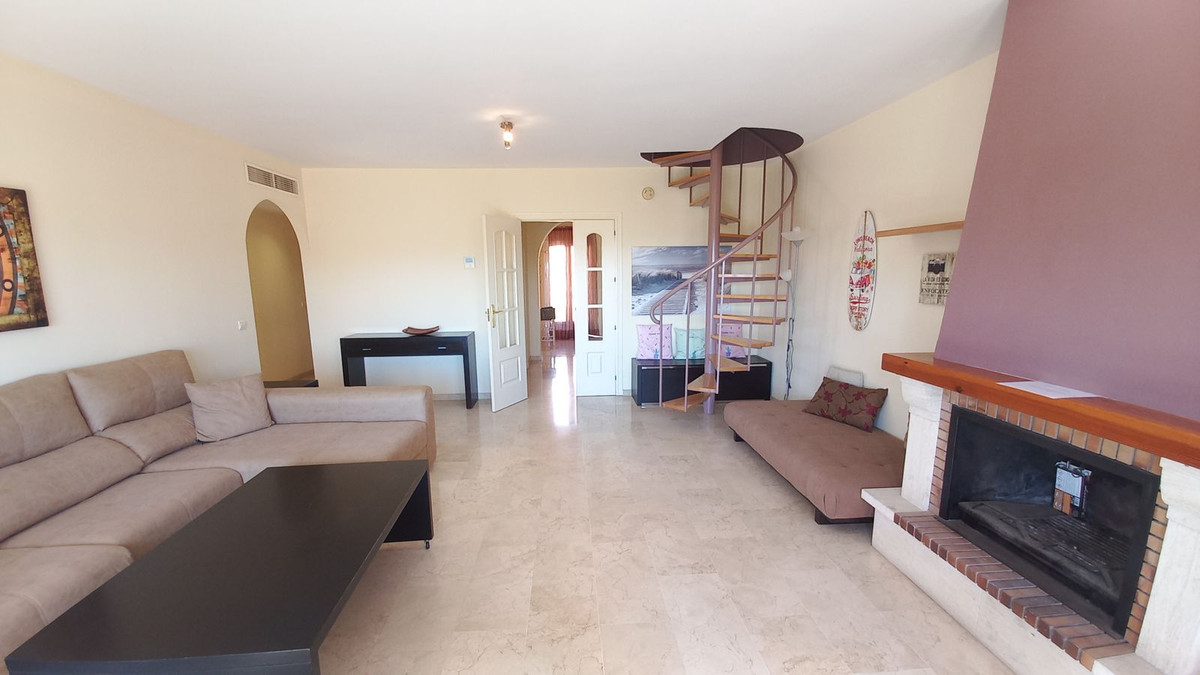 2 Bedroom Penthouse in Mijas - Photo 2