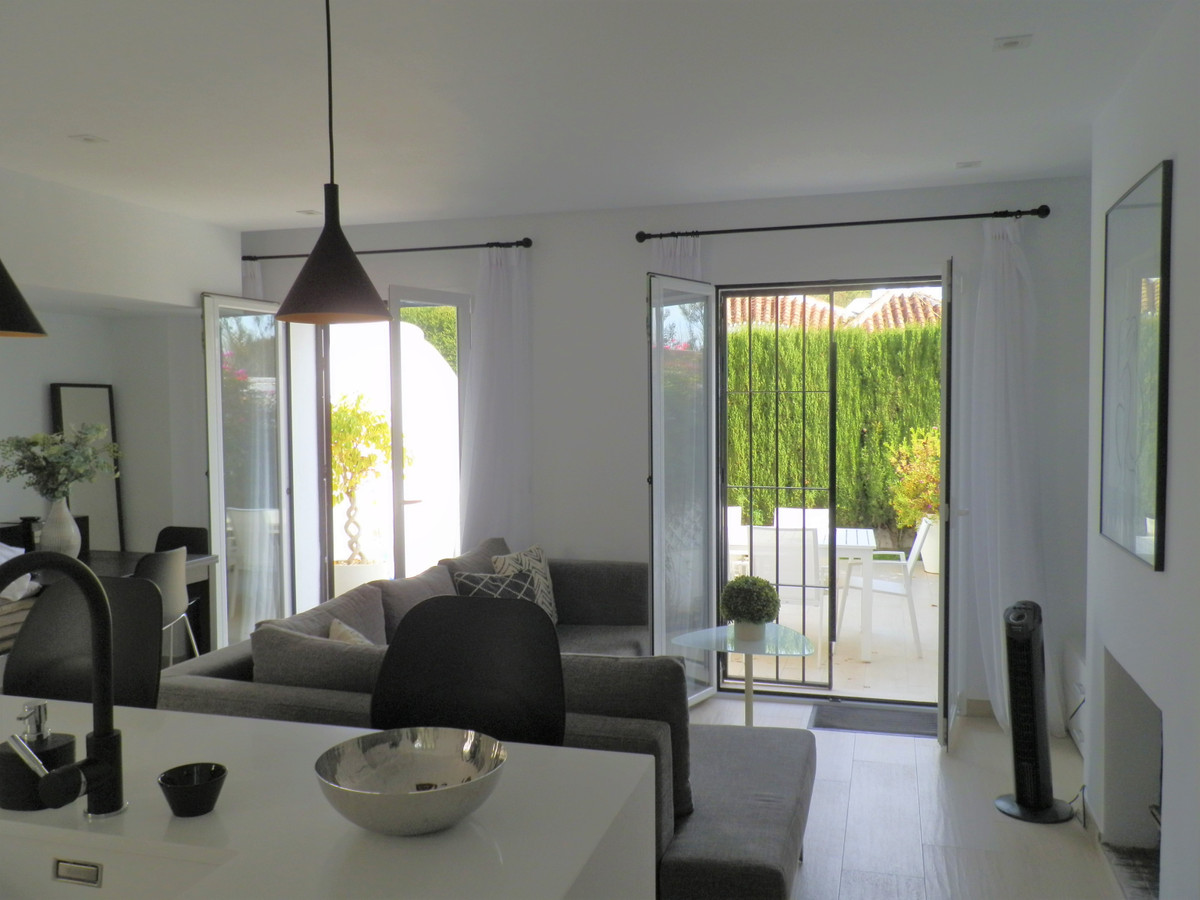 2 Bedroom Townhouse in Marbella - Photo 11