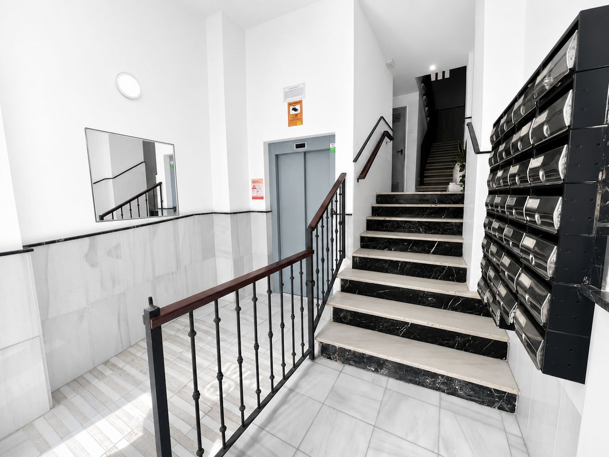 3 Bedroom Apartment in Málaga - Photo 3