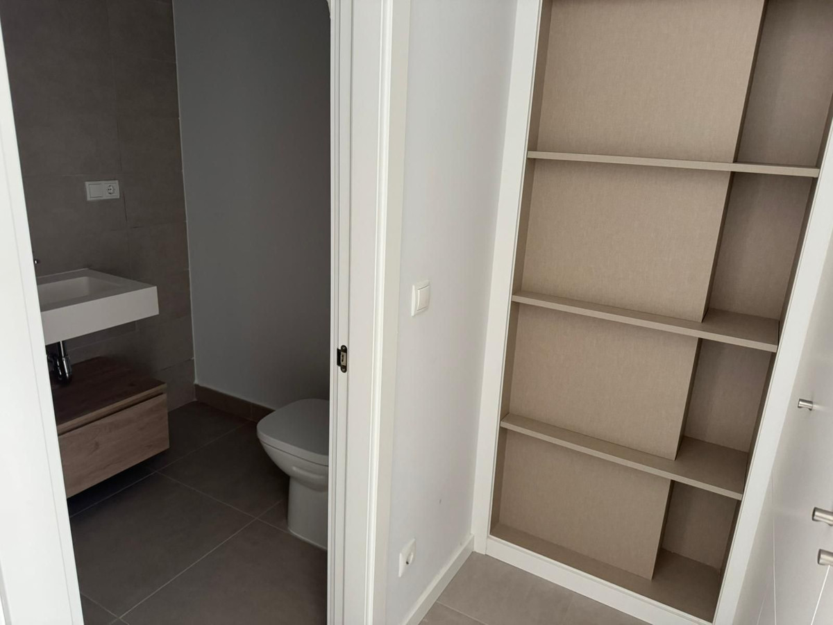 2 Bedroom Penthouse in Estepona - Foto 4