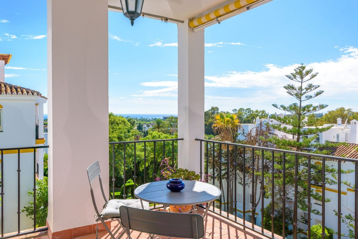 2 Bedroom Penthouse in Estepona - Photo 16