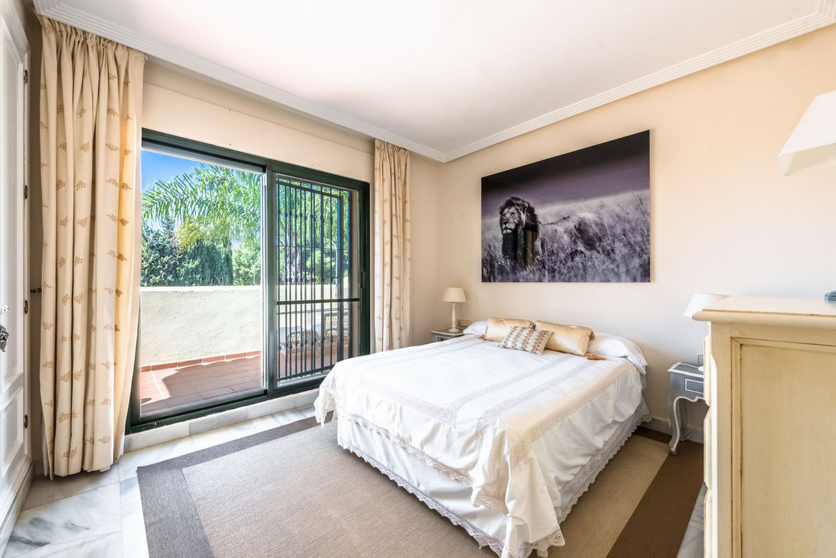 4 Bedroom Townhouse in Marbella - Photo 8