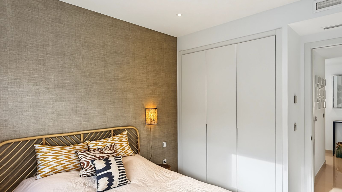 3 Bedroom Apartment in Estepona - Photo 18