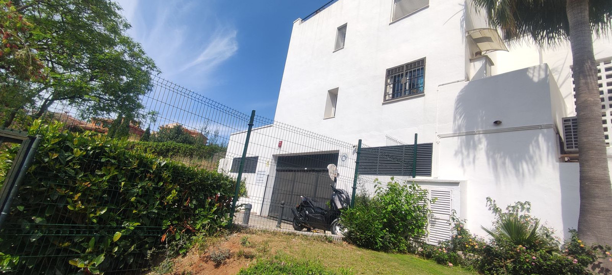 2 Bedroom Apartment in Marbella - Photo 27