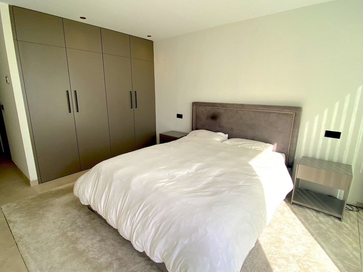 4 Bedroom Townhouse in Benahavís - Photo 22