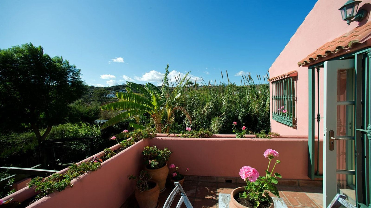 3 Bedroom Country house in Estepona - Photo 4