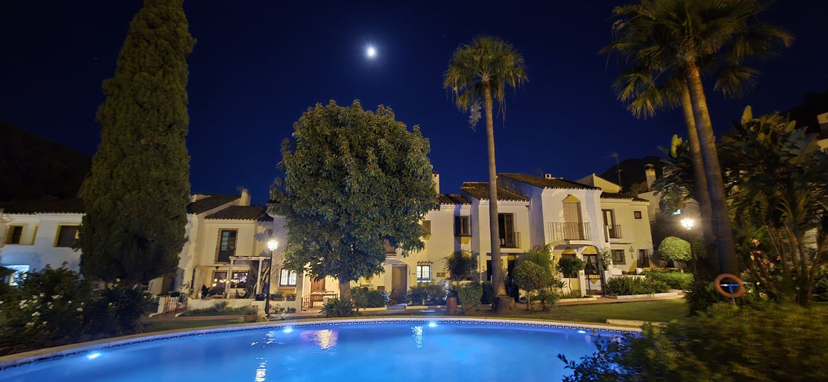 3 Bedroom Townhouse in Benahavís - Photo 21