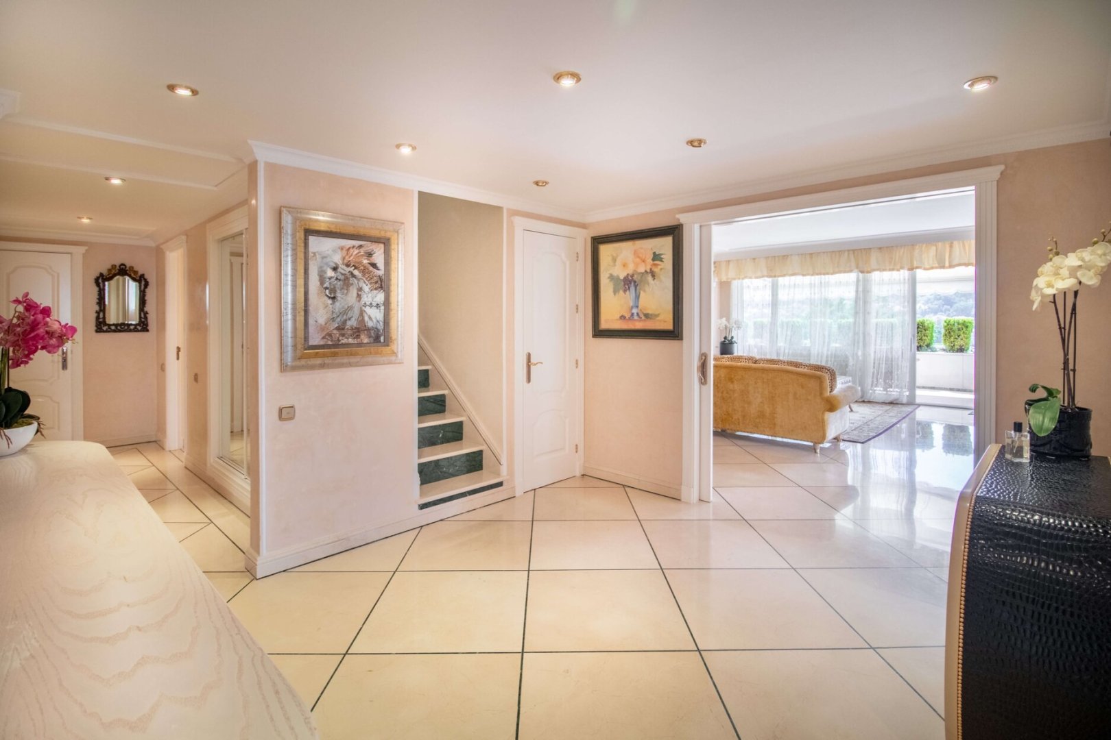 4 Bedroom Apartment in Marbella - Photo 5