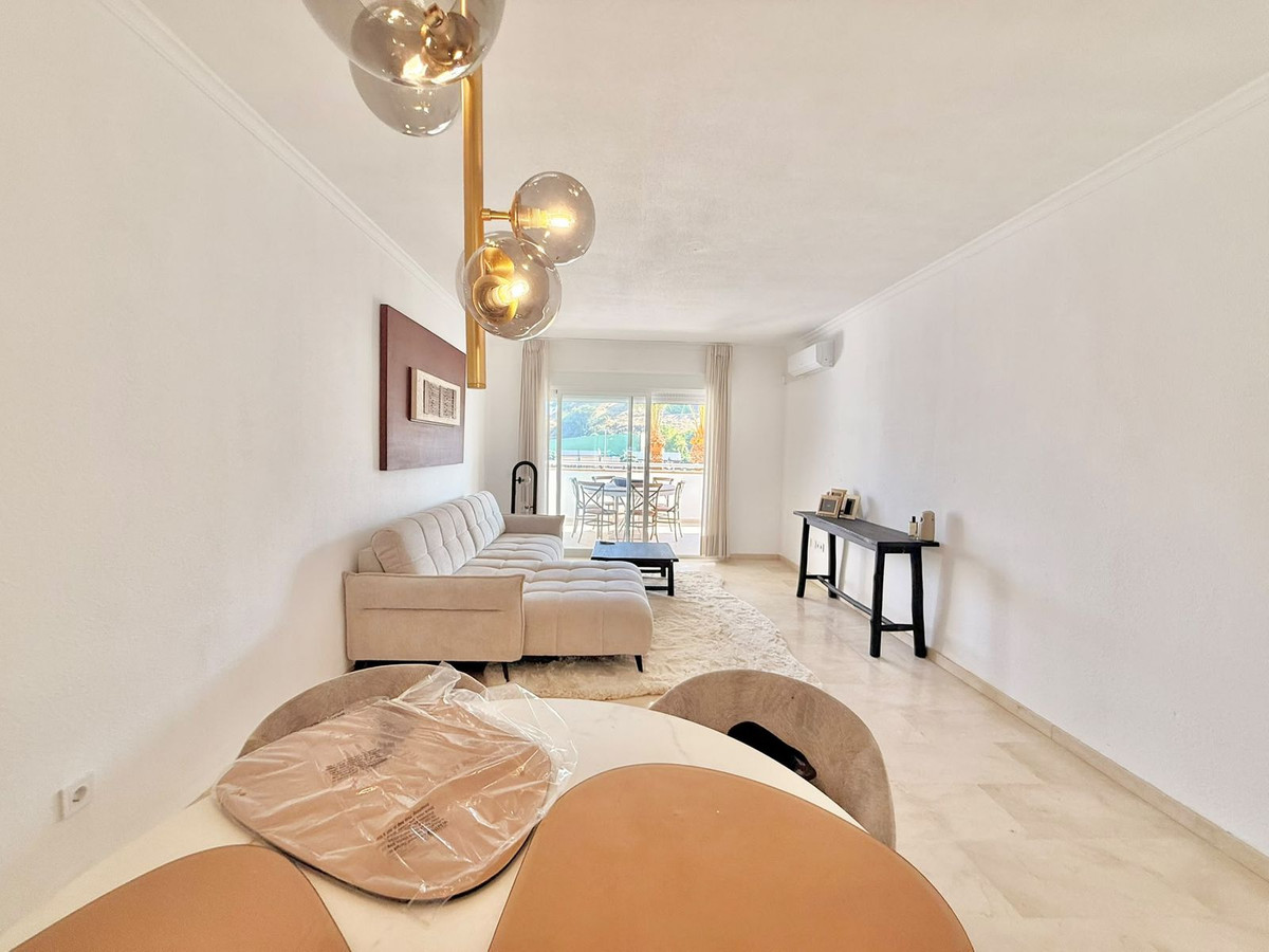 2 Bedroom Apartment in Fuengirola - Photo 8