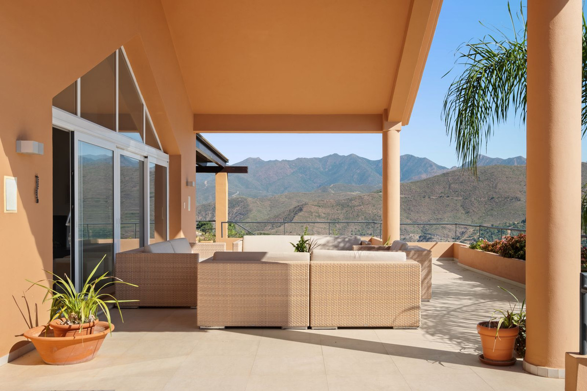 5 Bedroom Villa in Marbella - Photo 38