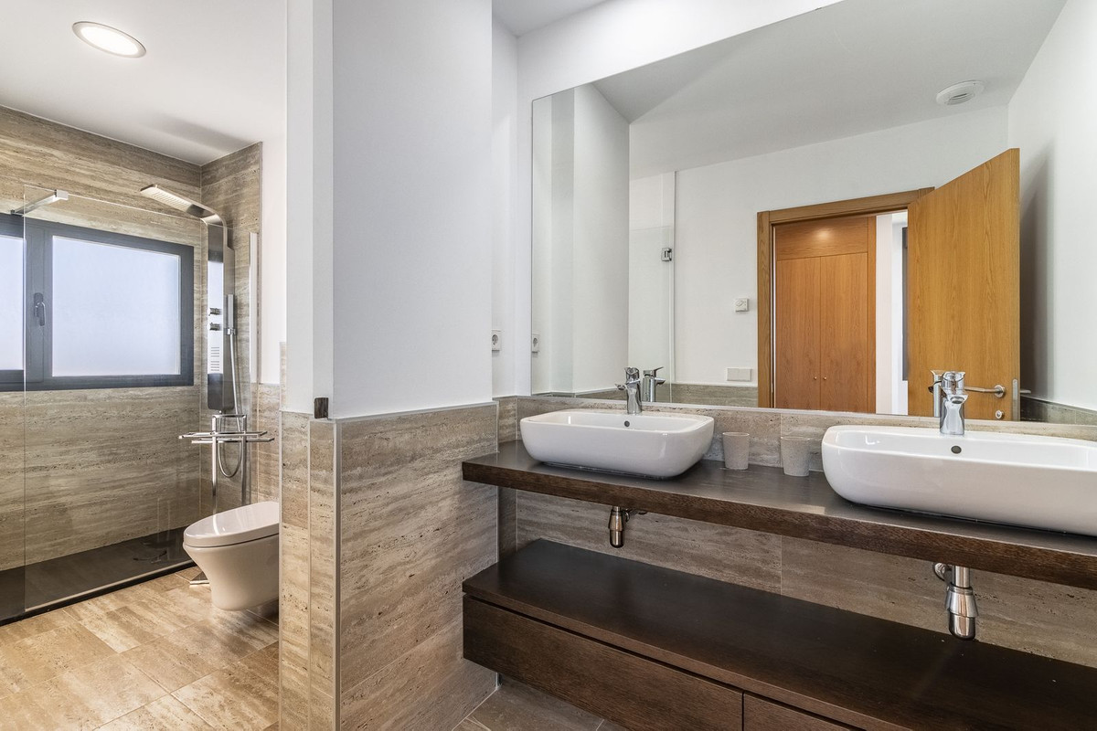 4 Bedroom Villa in Manilva - Photo 19