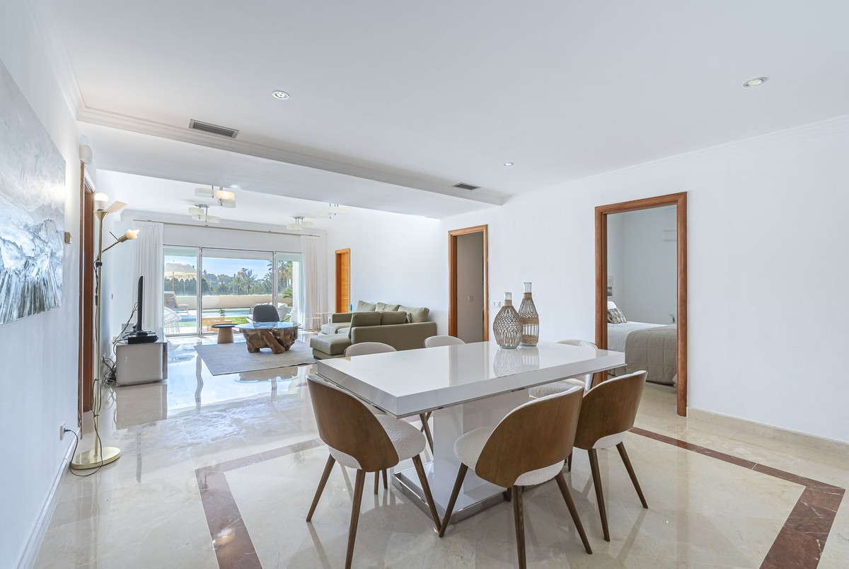 7 Bedroom Villa in Marbella - Photo 32