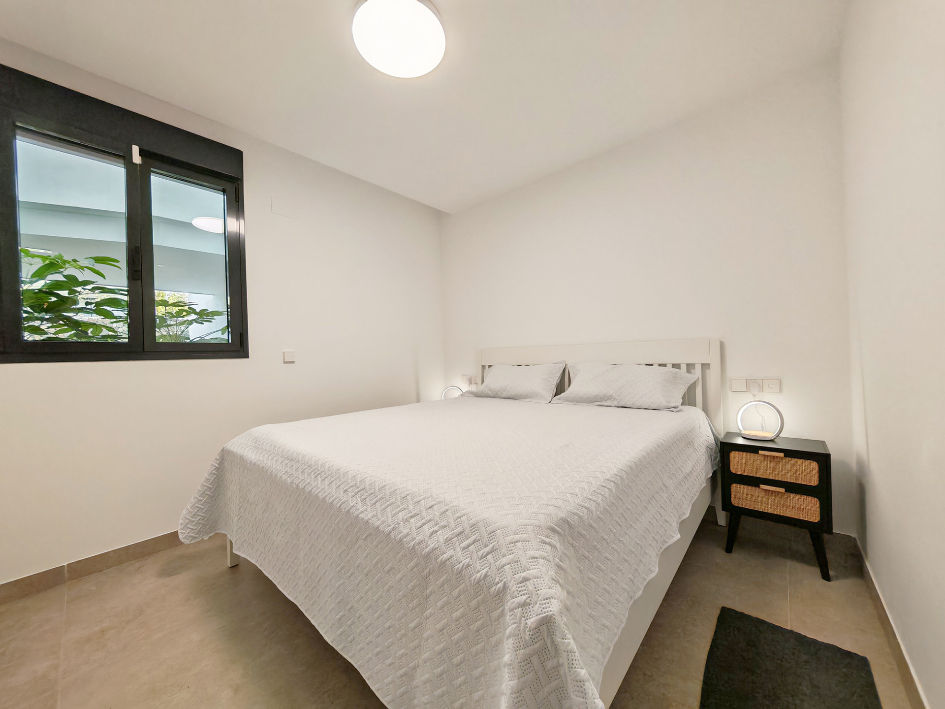 2 Bedroom Apartment in Estepona - Photo 10
