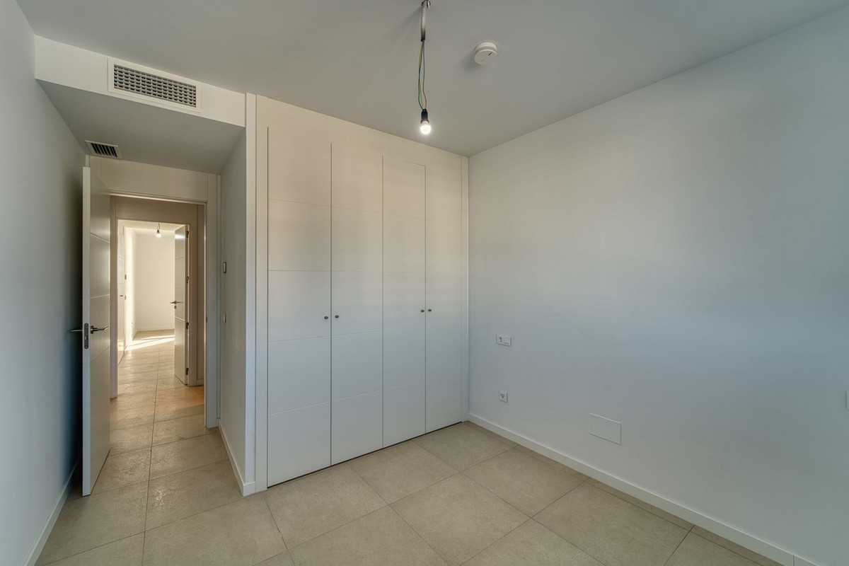 3 Bedroom Apartment in Torremolinos - Photo 11