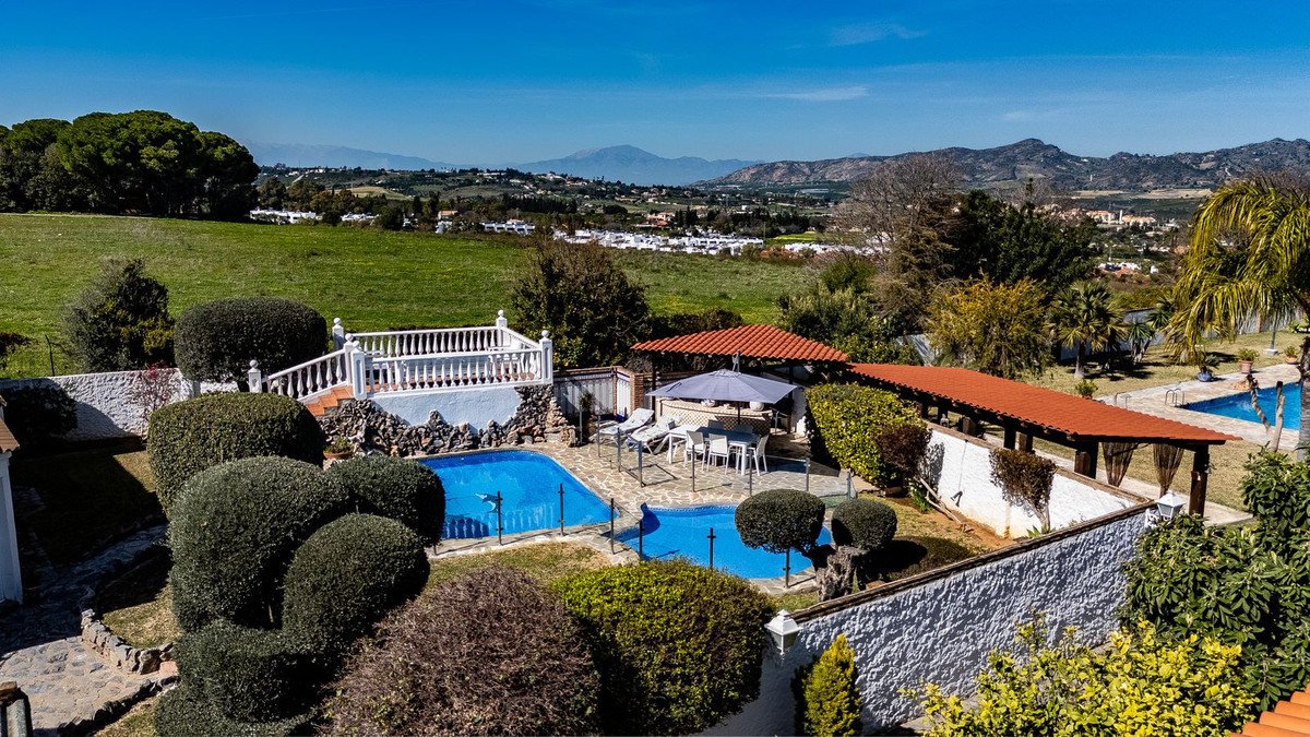 5 Bedroom Villa in Alhaurín de la Torre - Photo 52