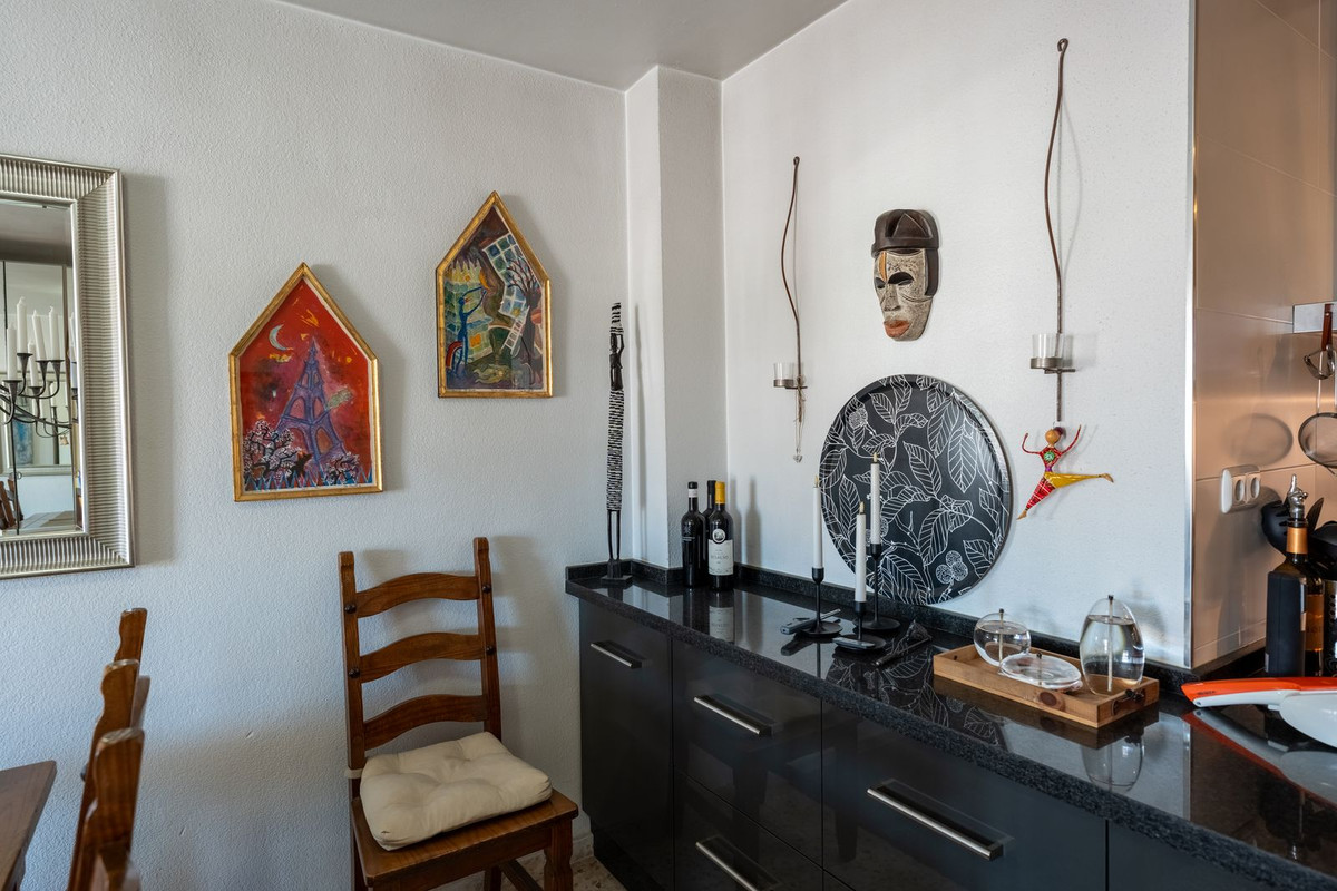 2 Bedroom Apartment in Fuengirola - Photo 25