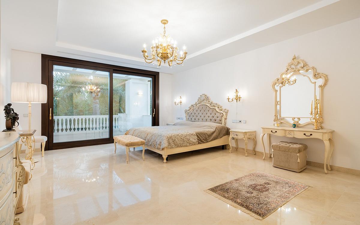7 Bedroom Villa in Estepona - Photo 12