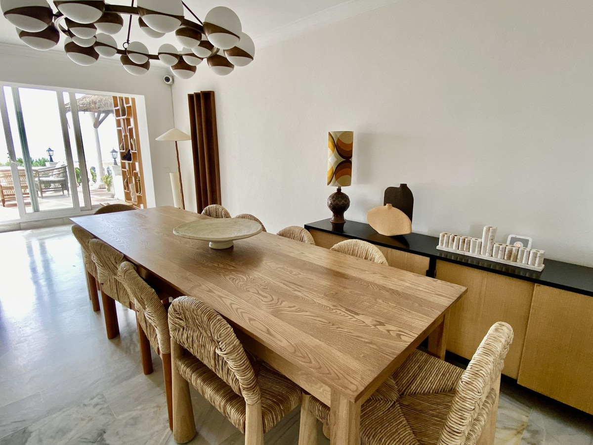 4 Bedroom Villa in Estepona - Photo 25