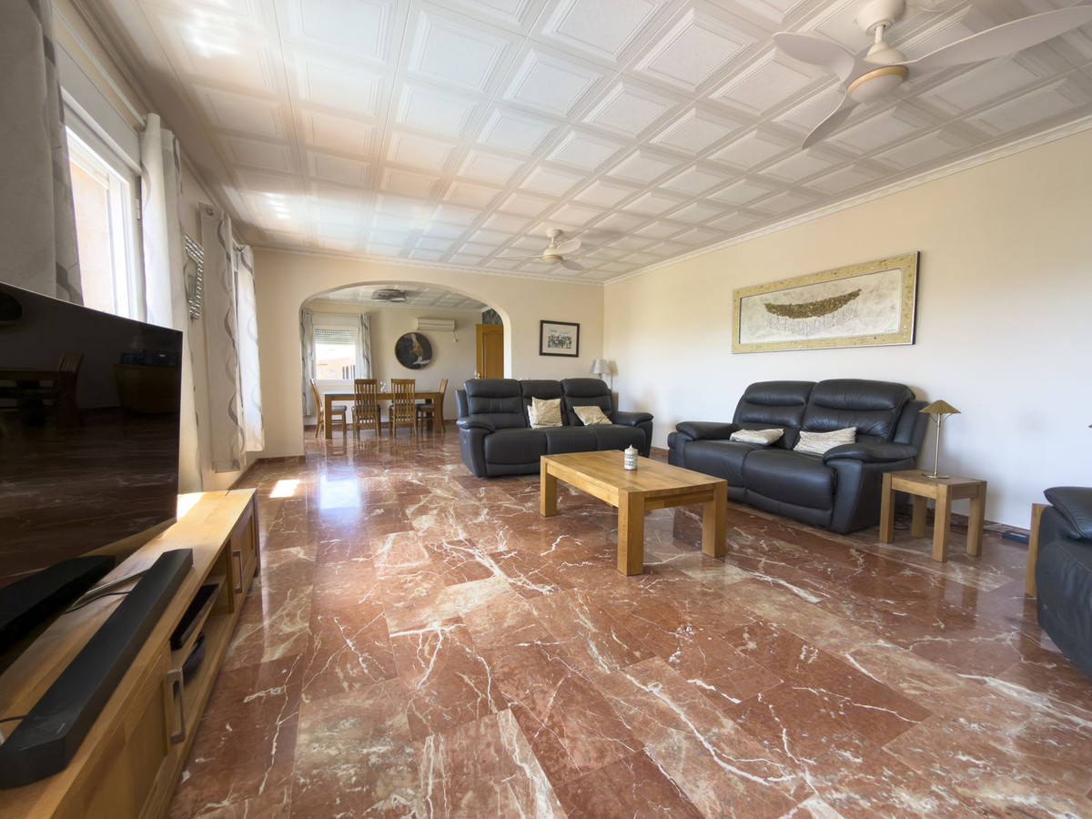 5 Bedroom Villa in Coín - Photo 9