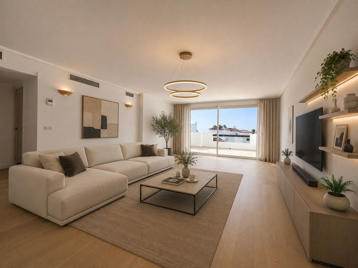 2 Bedroom Apartment in Estepona - Photo 5